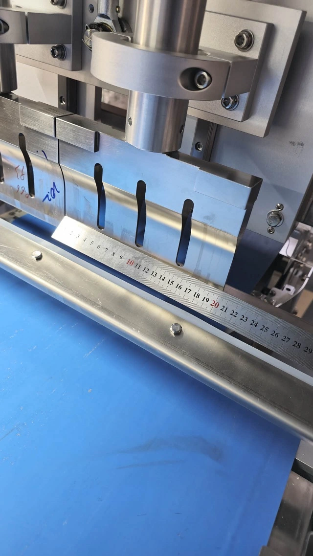 Поточная ультразвуковая машина для нарезки тортов и бисквита Ultrasonic GL-8000