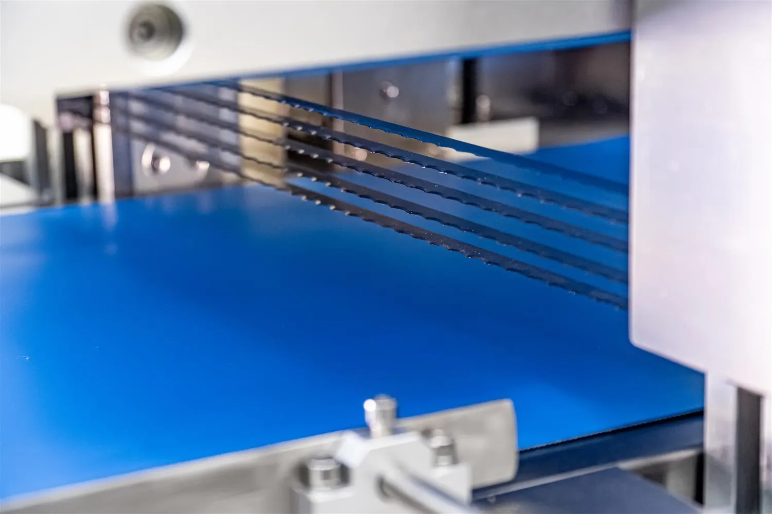 Машина для горизонтальной нарезки тортов и бисквита Danler GD-450 Машина для горизонтальной нарезки тортов и бисквита Danler GD-450