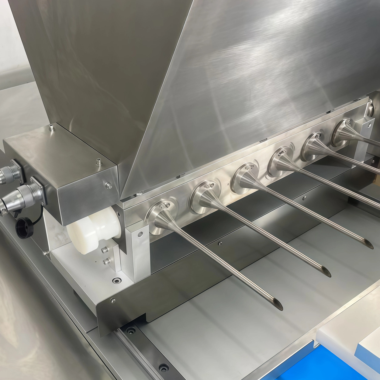 Автоматический линейный дозатор начинки Danler DF-6