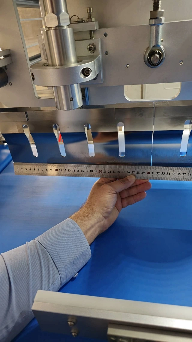 Поточная ультразвуковая машина для нарезки тортов и бисквита Ultrasonic GL-8000