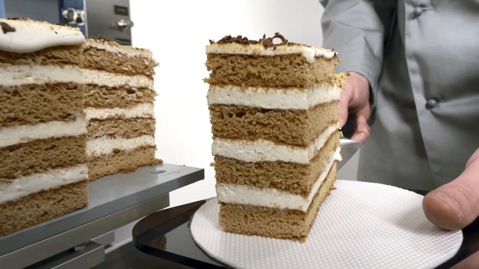 Машина для вертикальной нарезки тортов и бисквита GR-600 Машина для вертикальной нарезки тортов и бисквита GR-600